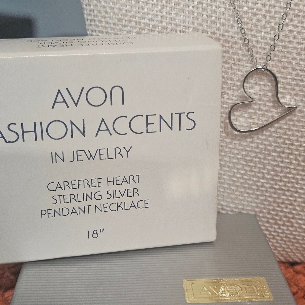 1979 Avon Carefree Heart Sterling Silver Pendant Necklace with Box 18"